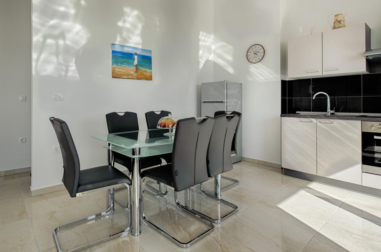 Cezar Luxury Apartment Omiš Buitenkant foto