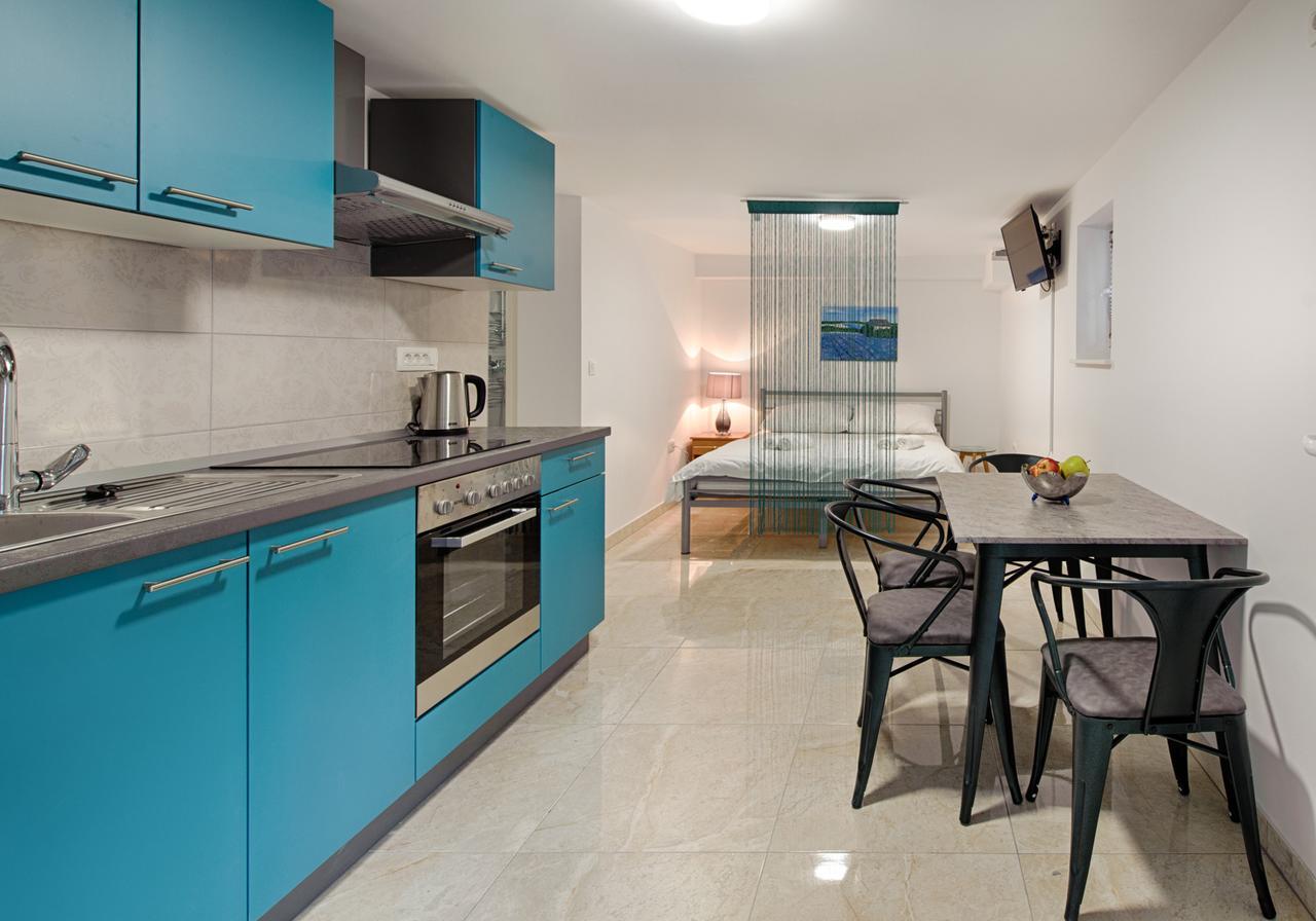 Cezar Luxury Apartment Omiš Buitenkant foto
