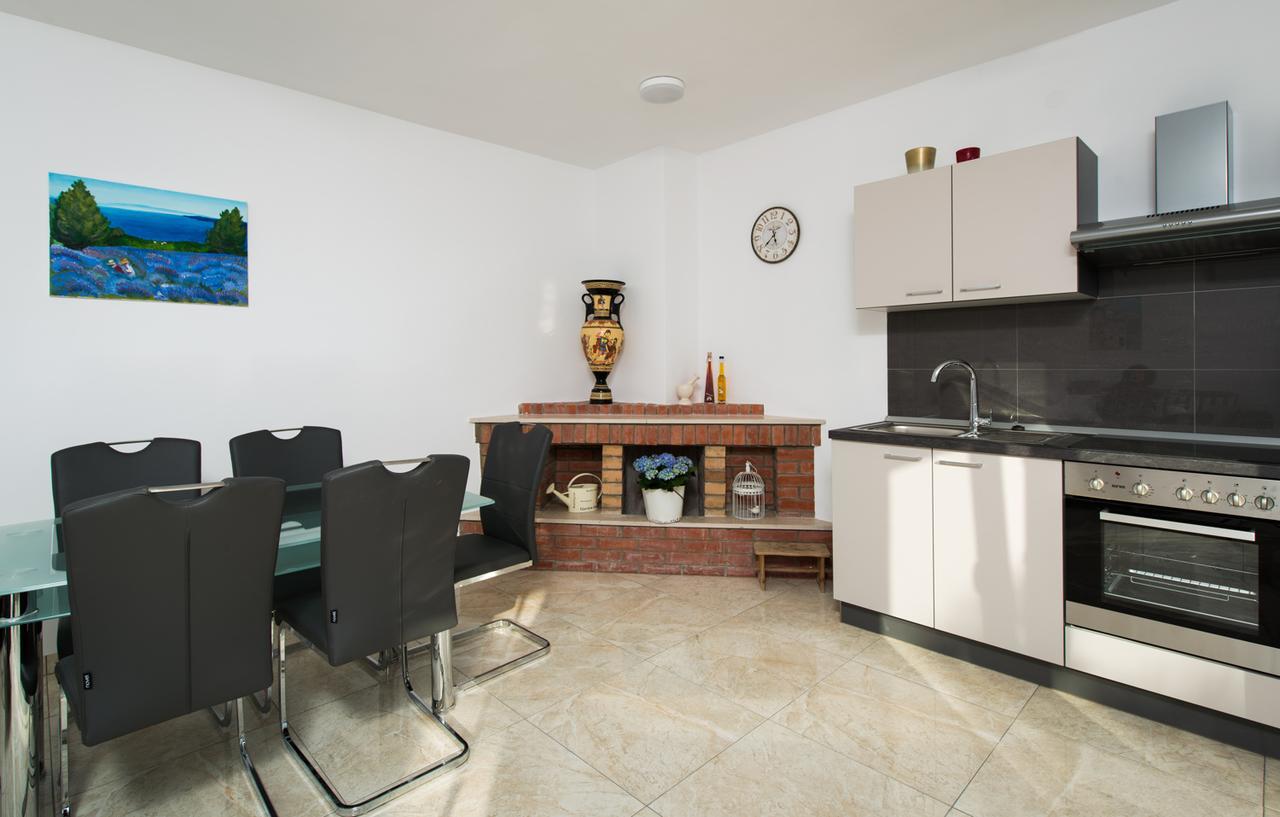 Cezar Luxury Apartment Omiš Buitenkant foto