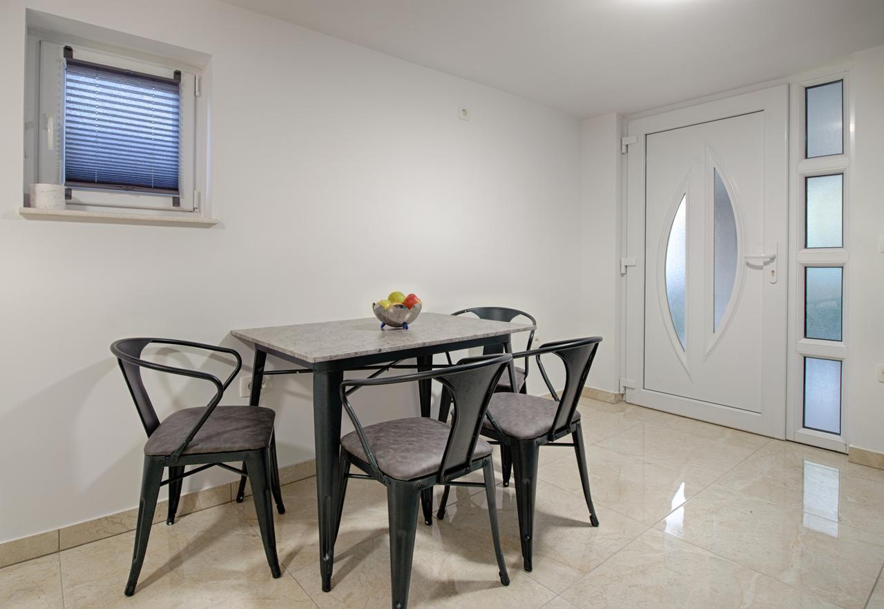 Cezar Luxury Apartment Omiš Buitenkant foto