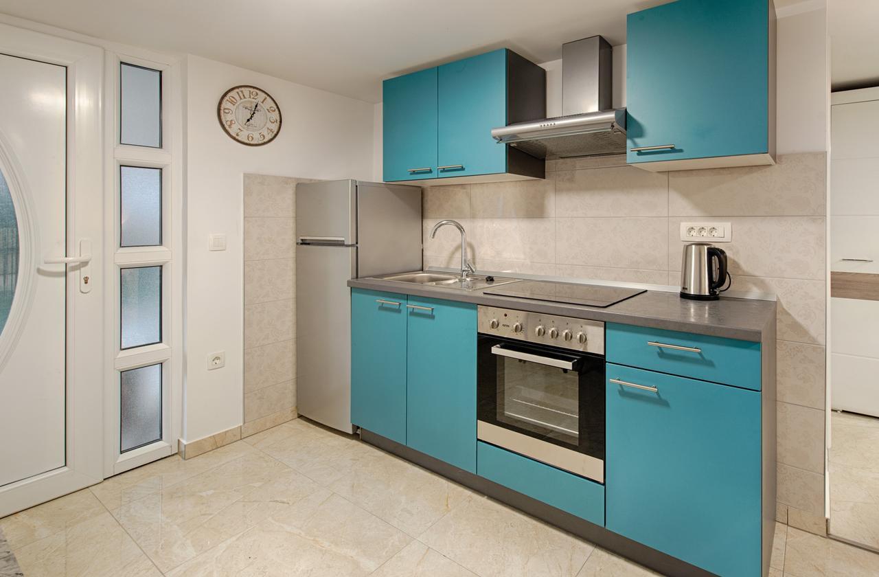 Cezar Luxury Apartment Omiš Buitenkant foto