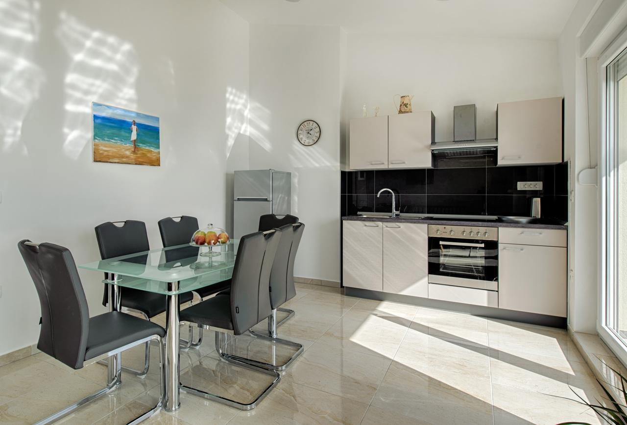 Cezar Luxury Apartment Omiš Buitenkant foto