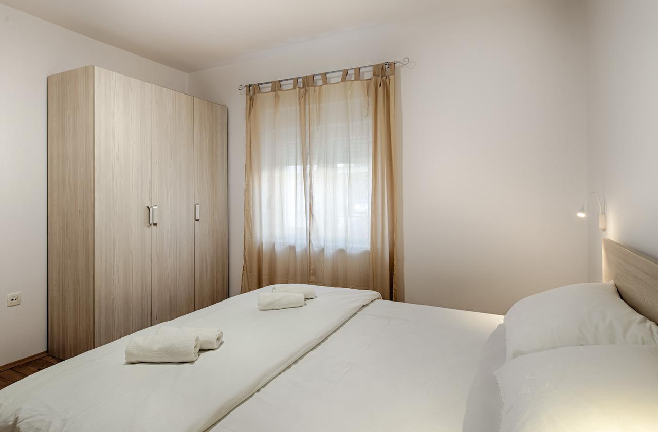 Cezar Luxury Apartment Omiš Buitenkant foto