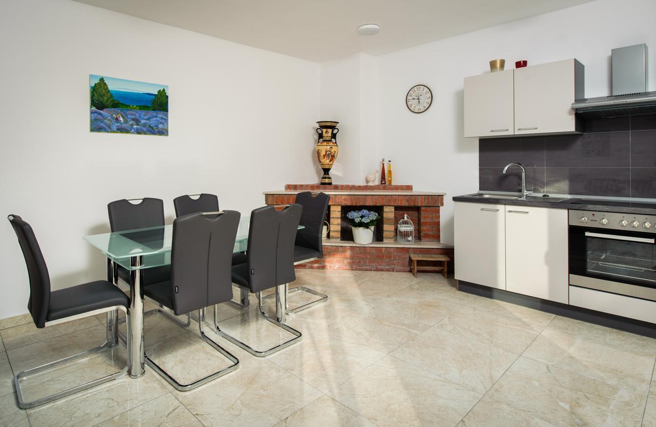 Cezar Luxury Apartment Omiš Buitenkant foto