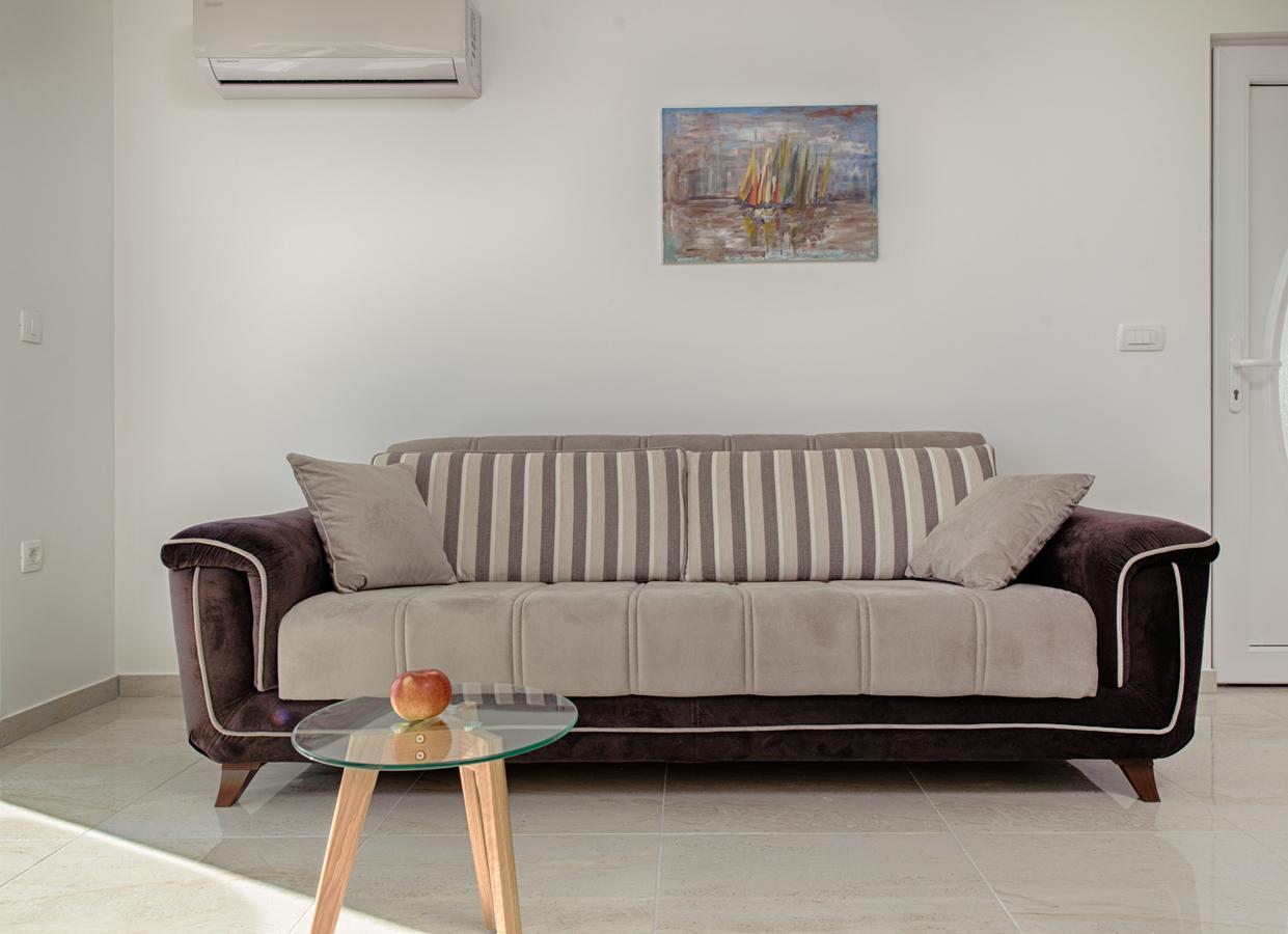 Cezar Luxury Apartment Omiš Buitenkant foto